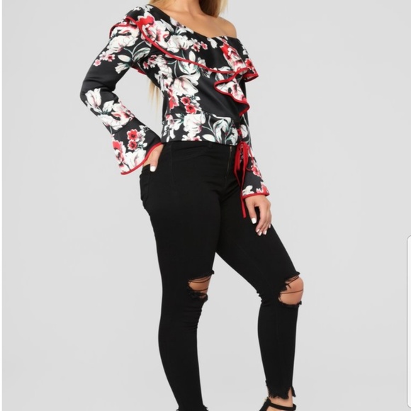 New Gorgeous Red Floral Ruffle Blouse - Picture 2 of 5